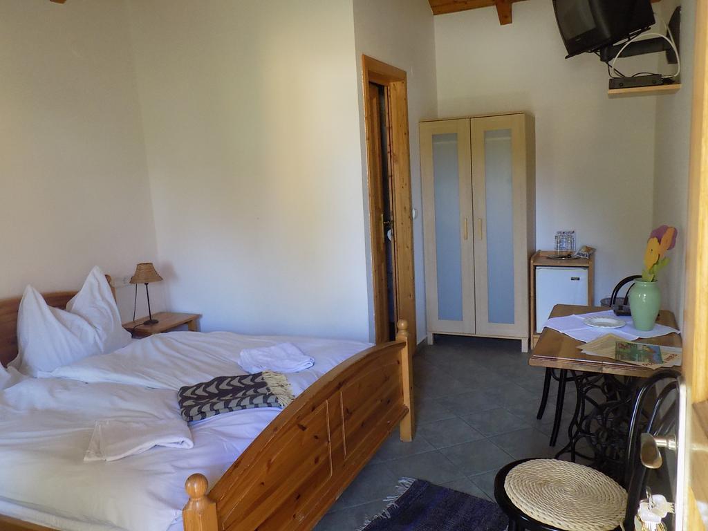 Bed and Breakfast Platán Panzió Nyúl Habitación foto