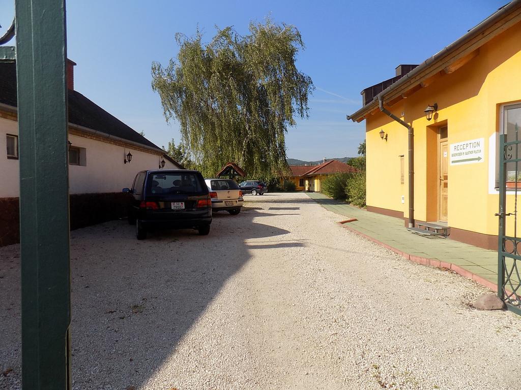 Bed and Breakfast Platán Panzió Nyúl Exterior foto