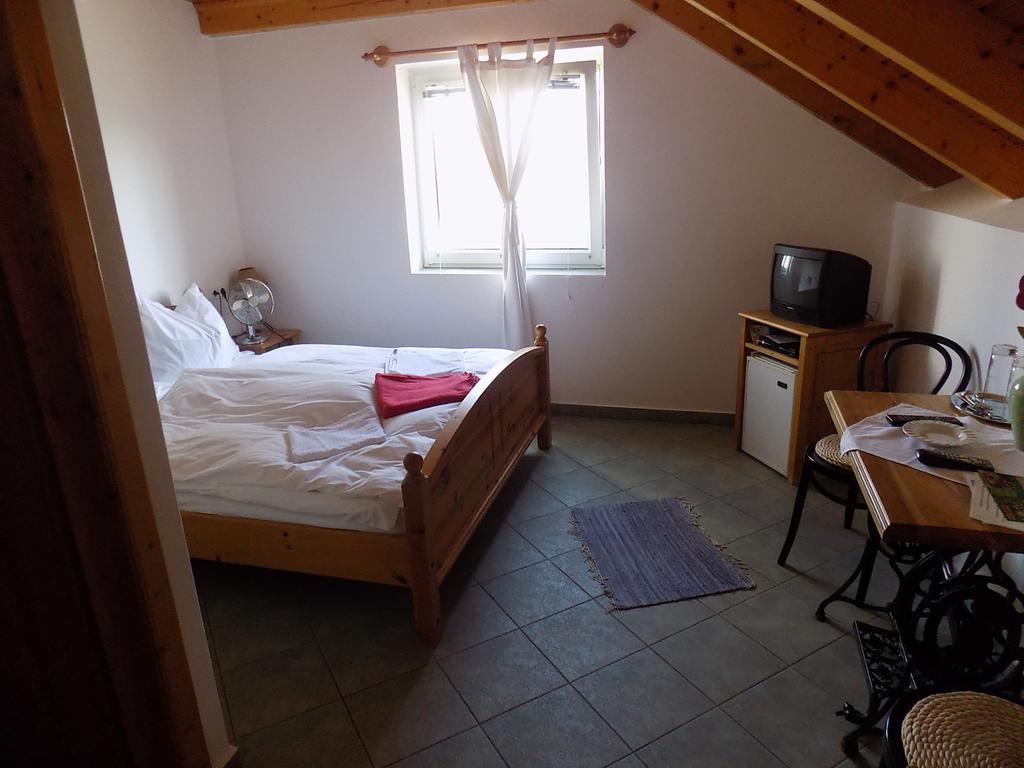 Bed and Breakfast Platán Panzió Nyúl Habitación foto