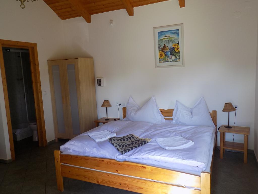 Bed and Breakfast Platán Panzió Nyúl Exterior foto