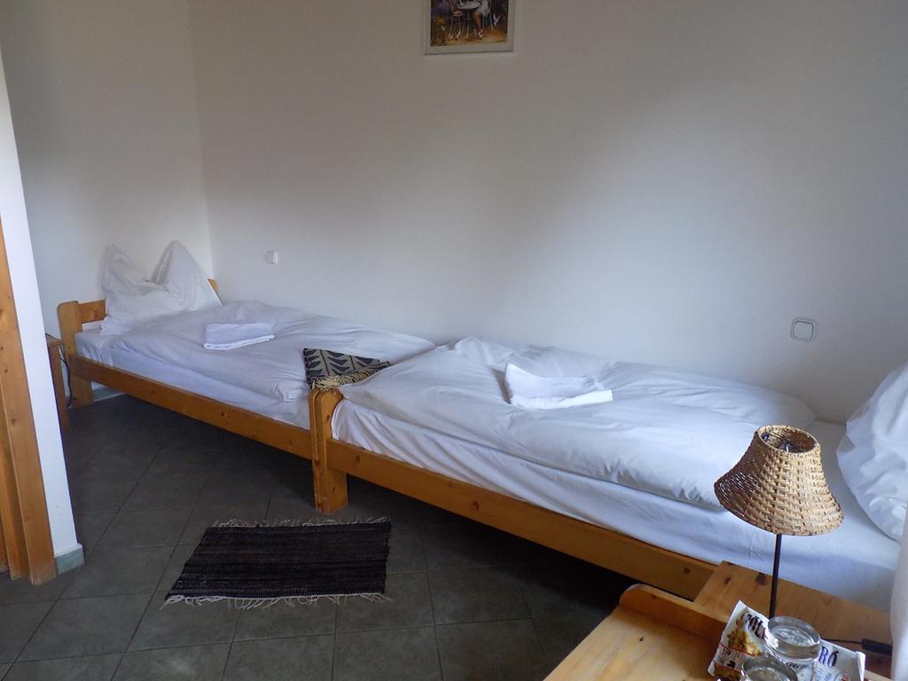 Bed and Breakfast Platán Panzió Nyúl Habitación foto